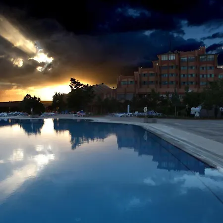 מלון Patalya Lakeside 4*