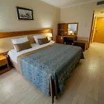 Patalya Lakeside 4*